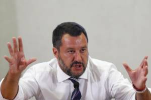 Open Arms, Salvini smaschera i migranti: "Almeno 8 sono maggiorenni"
