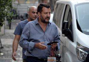 Crisi, Salvini parla ai suoi: "Non andate via da Roma. Non torniamo indietro"