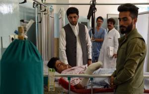 Kabul, attacco kamikaze al matrimonio: 63 morti e centinaia di feriti