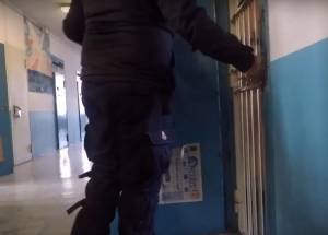 Detenuto gambiano pretende manda 4 agenti in ospedale
