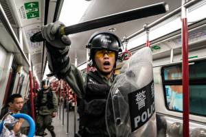 La Cina minaccia: "Ora è finita". E cala la scure su Hong Kong