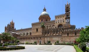 Palermo, paura in cattedrale: fermato uomo con pistola giocattolo