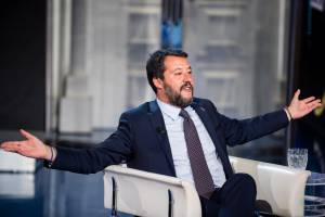 Salvini: "Vogliono riaprire i porti per tornare a fare quattrini"
