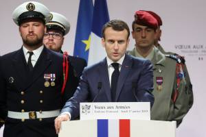Difesa, la giravolta di Conte: l'Italia si piega alla Francia