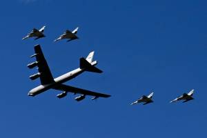 Show di forza degli Stati Uniti: la "marcia" dei terribili B-52