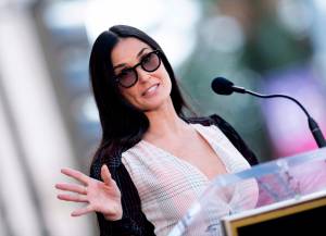 Demi Moore choc: "Venduta da mia madre per 500 dollari"