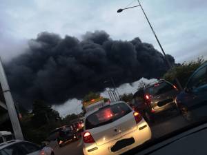 Rouen, incendio in un impianto chimico: nube nera sulla città