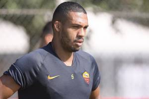 Roma, insulti razzisti a Juan Jesus. Il club lo denuncia e lo daspa a vita