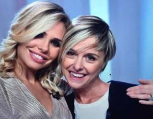 Ilary Blasi rompe il silenzio dopo l'assenza al tributo a Nadia Toffa: "Back home"