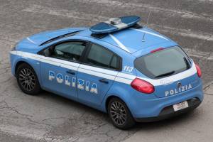 Brescia, cieco ai domiciliari ruba un'auto e per scappare dalla polizia si butta nel Naviglio