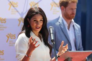 Meghan Markle in Sudafrica infrange il protocollo con un selfie involontario