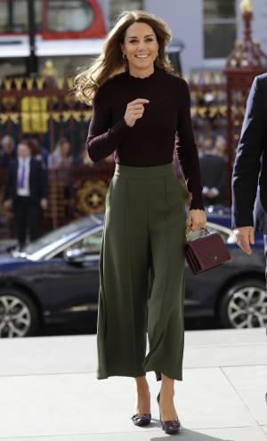 Kate Middleton, la borsetta da 3mila euro stona con i suoi look low cost