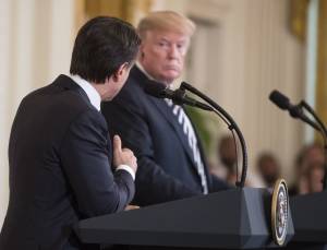 Conte adesso è preoccupato: gelo con il suo "amico" Trump