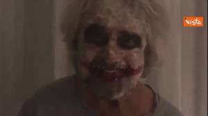 Grillo travestito da Joker: "Sono il vero caos"