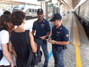 Blitz della Polfer. Fermati pusher e borseggiatori