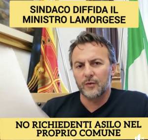 Sindaco diffida il Viminale: "Niente profughi, da me funziona così" 