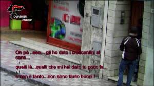 "Ho dato i croccantini al cane", così ordinavano la droga