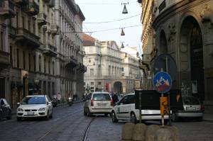 Taxi, a Milano arriva la doppia guida: così i familiari si alterneranno ai conducenti