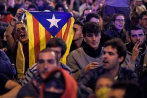 Ancora scontri in Catalogna: ferito gravemente un poliziotto