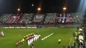 Crotone, ragazzo pestato allo stadio perché indossa maglia dell'Inter