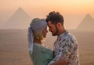 Katy Perry e Orlando Bloom complici ​in Egitto per i 35 anni della popstar 