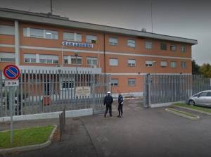 Faenza, magrebino rompe dito a militare e prova a corrompere colleghi