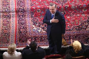 Ecco il vero sogno di Erdogan: così vuole incoronarsi "Sultano"