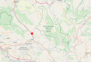 L'Aquila, forte scossa di terremoto: panico tra la gente in strada