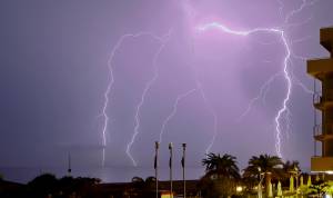 Meteo, maltempo senza fine: nubifragi e vento fino a domenica