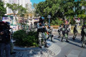 Hong Kong, la polizia assedia il Politecnico occupato