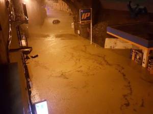 Maltempo, Liguria sott'acqua. Toti: "Non uscite di casa"