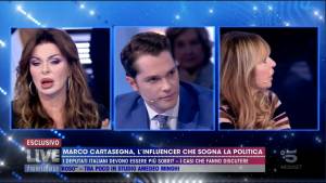 La politica è diventata avanspettacolo?