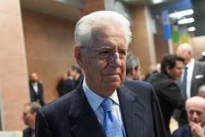 Monti difende la Lagarde: "Sullo spread ha ragione"