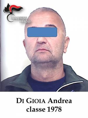 Brindisi, le foto degli arrestati e di droga e armi