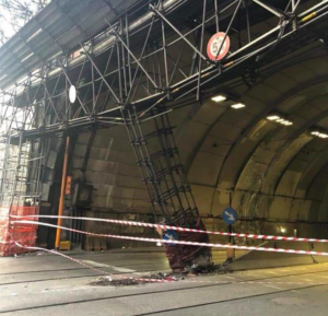 Rischia di far crollare la Galleria della Vittoria: multa salata al 20enne