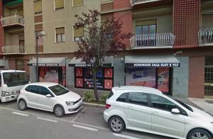 Rapina in una sala slot: il titolare ucciso a sprangate