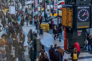 Guasti elettrici a Porta Garibaldi: linee bloccate e treni in tilt