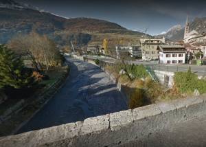 Sondrio, grave incidente: 18enne ubriaco scherza e cade da un ponte