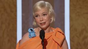 Il web contro Michelle Williams ai Golden Globes: "Come puoi essere felice di aver abortito?"