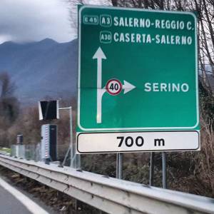 Avellino, autovelox nascosto dietro un cartello in autostrada