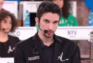 Amici, Skioffi eliminato: "Dentro ​la scuola ci scannavamo a vicenda"