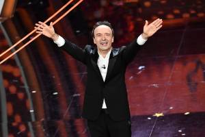 Roberto Benigni si ​prende la scena a Sanremo