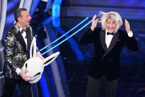 Fiorello trasformista: prima Coniglio poi Maria De Filippi