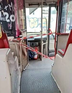 Coronavirus, autisti Atac installano transenne fai da te sui bus