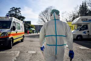 Coronavirus, donna in quarantena con marito morto in casa