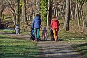 Anche il Viminale vuole riaprire i parchi giochi ma si entrerà a turno