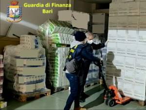 Controlli sulla sicurezza di igienizzanti: scattano sequestri e denunce