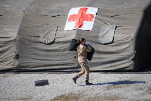 Virus, i sindaci chiedono l'esercito e a Piacenza è già montato l'ospedale da campo