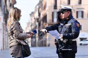 Stretta contro i furbetti: arresto immediato per chi viola la quarantena