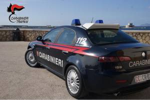 Giovani discutono in strada e uno viene accoltellato